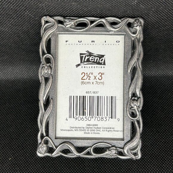 2 1/2"x 3" metal photo frame - Picture 1 of 1